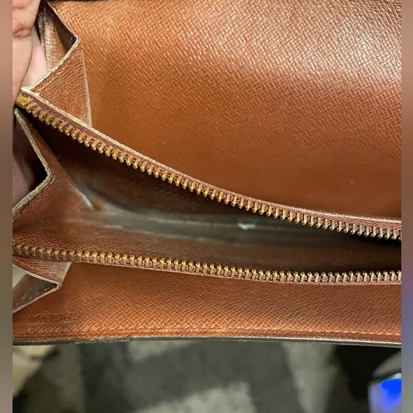 Authentic vintage Louis Vuitton Wallet - Picture 9 of 10